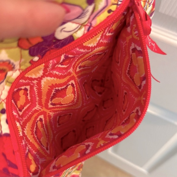 Vera Bradley Mini Mouse Bouncing Blooming Bouquet Crossbody Mailbag Tote - Picture 4 of 6